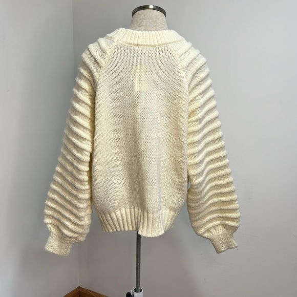 NWT New In Women's Sweater Size L Cream Chunky Textured Puff Sleeves Winter Ski - Picture 3 of 15
